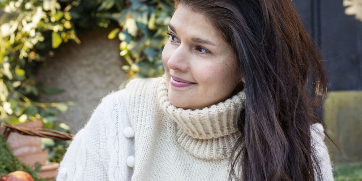 Forfatter Victoria Dam i hagen